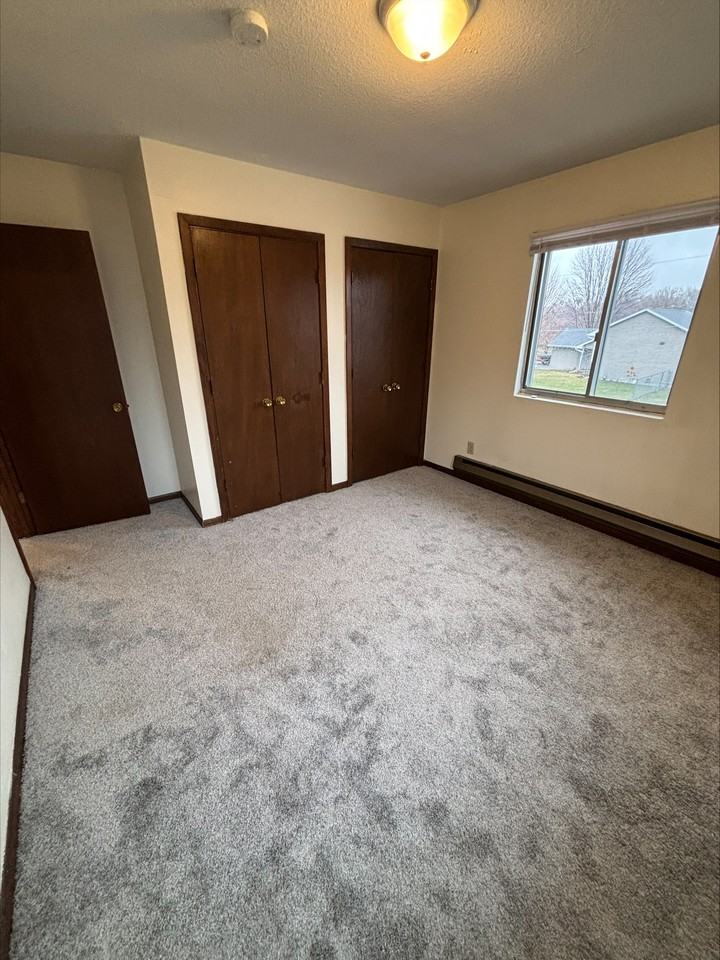 470 Monroe Street - Photo 5 of 12