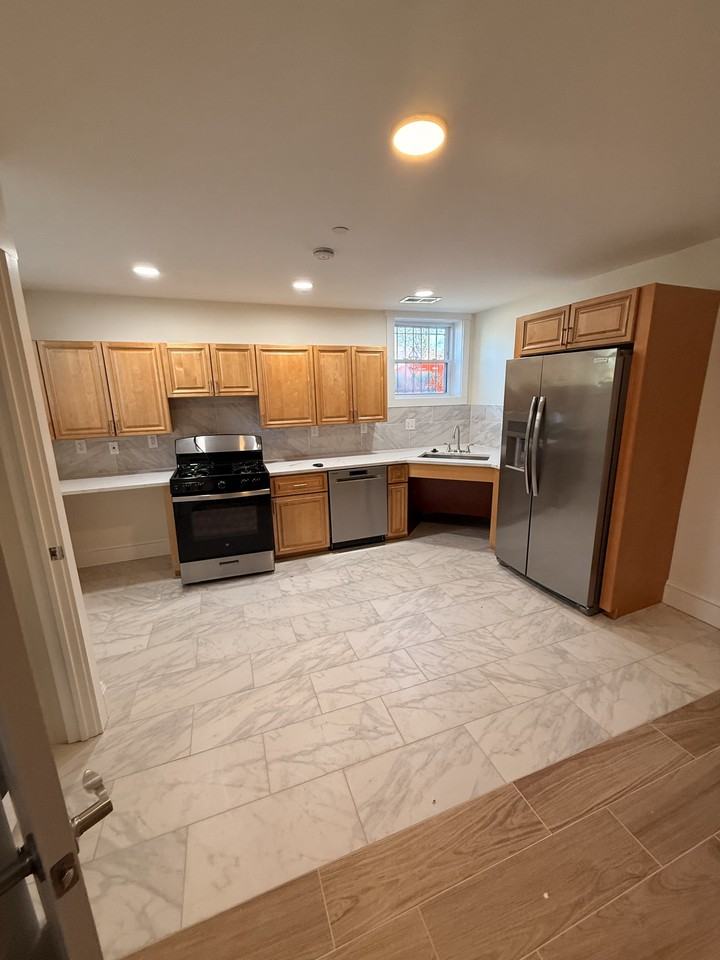 747 Alabama Avenue Southeast - Photo 5 of 12