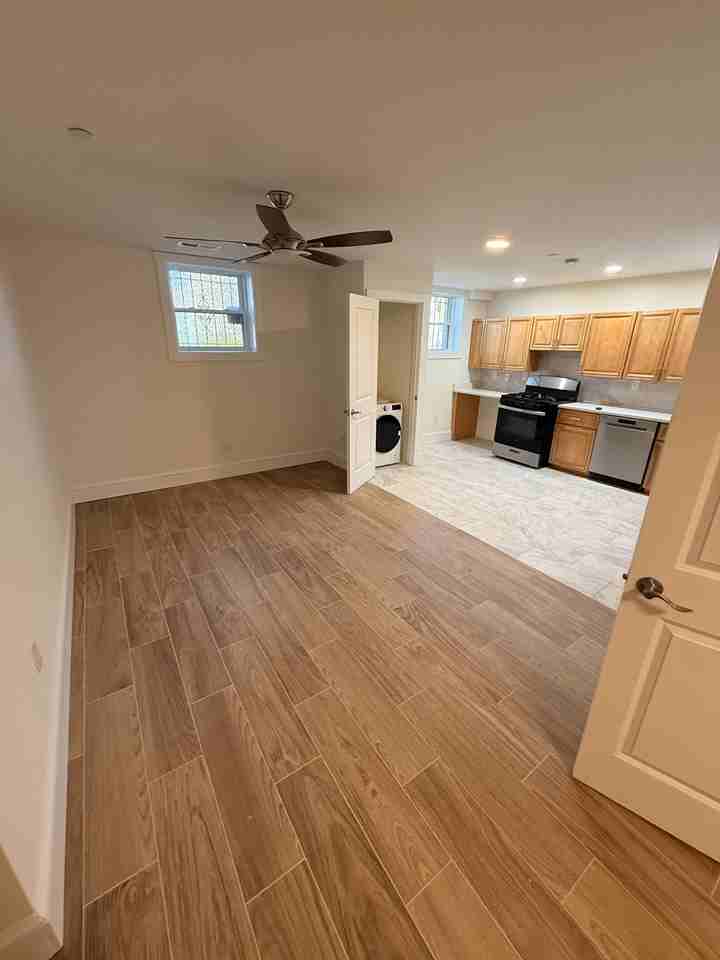 747 Alabama Avenue Southeast - Photo 6 of 12