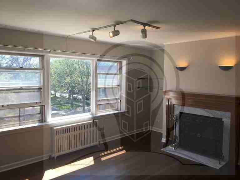 526 Michigan Ave - Photo 3 of 10