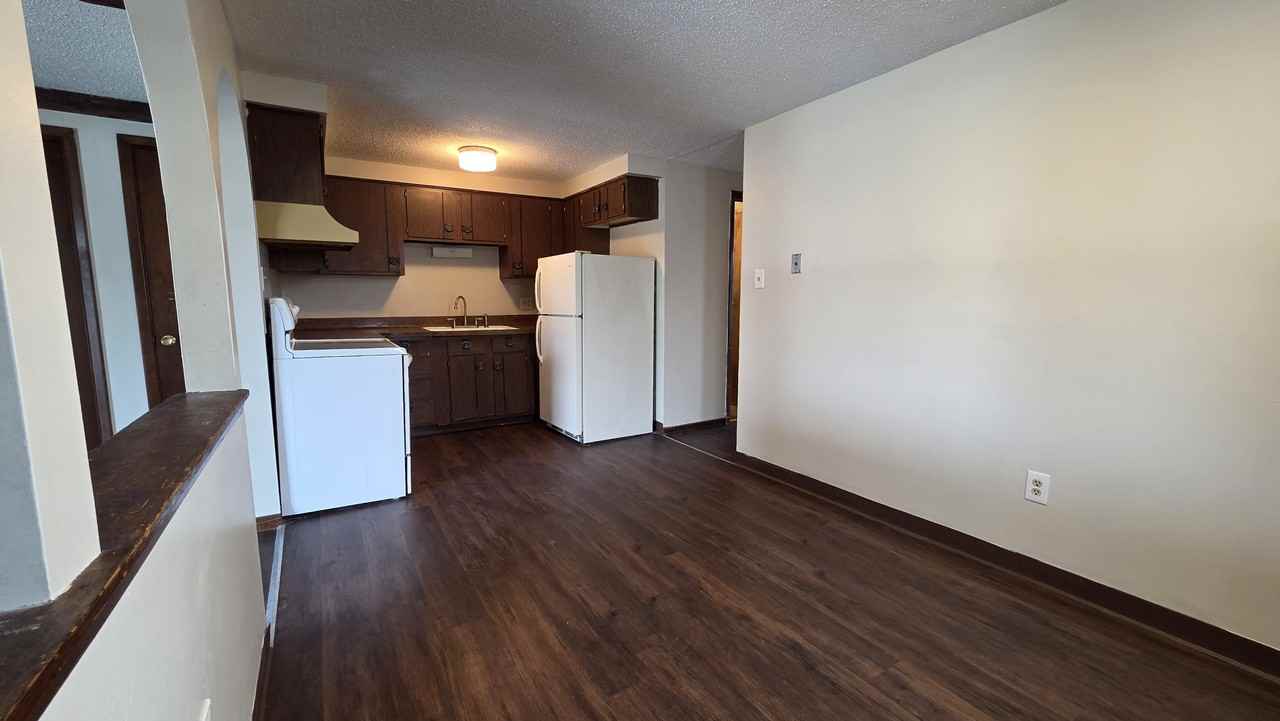 194 Mead St - Photo 3 of 9