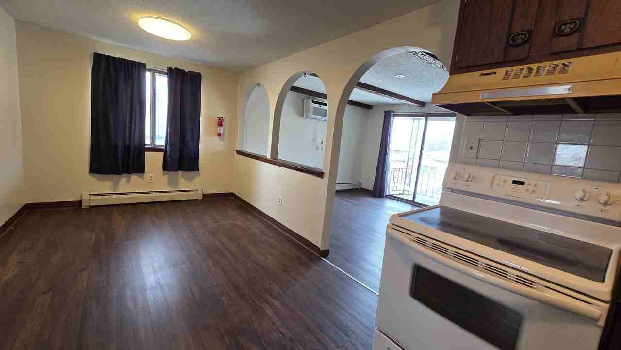 194 Mead St - Photo 4 of 9