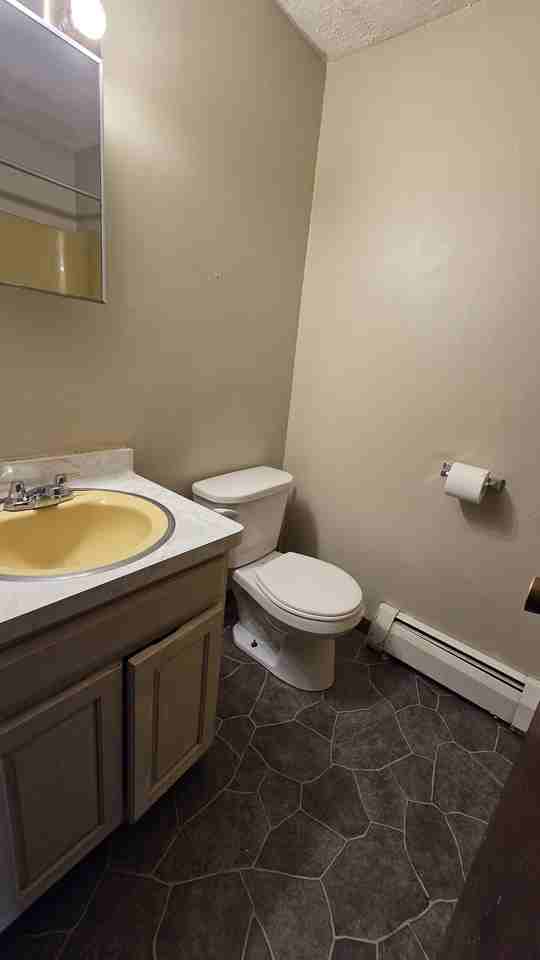 194 Mead St - Photo 5 of 9