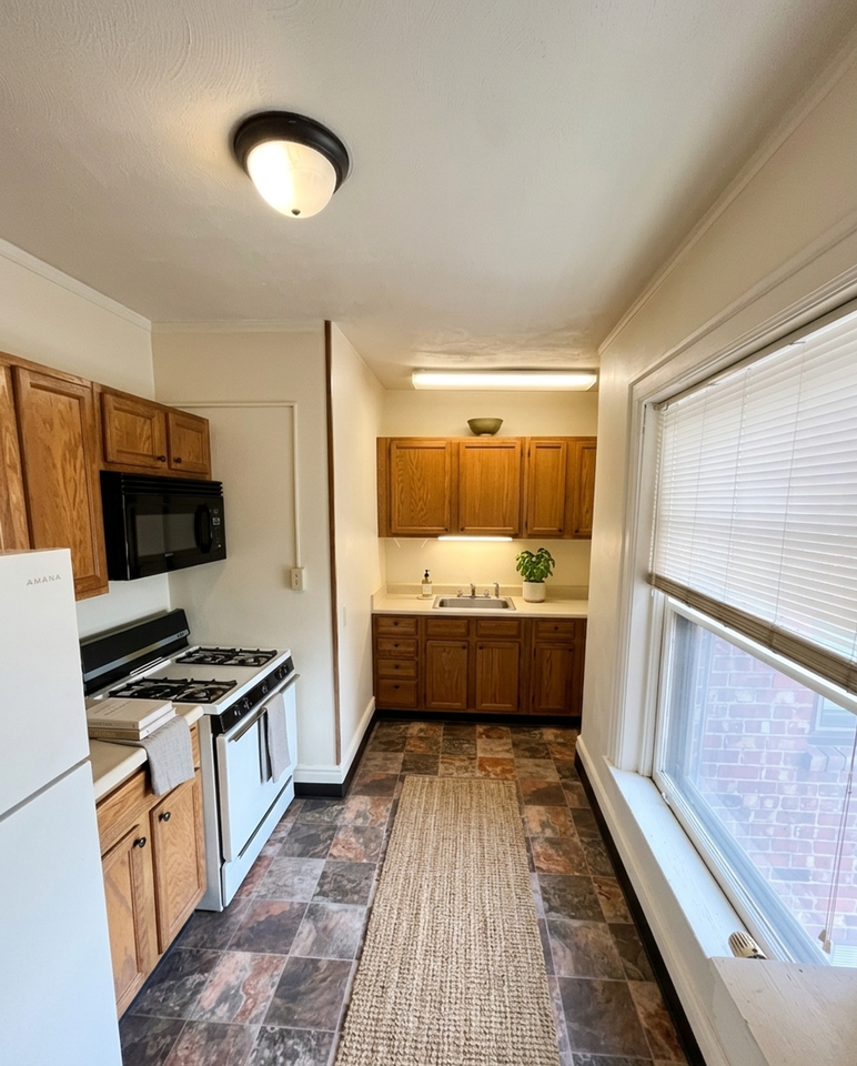 The Brady Apartments - Photo 4 of 12