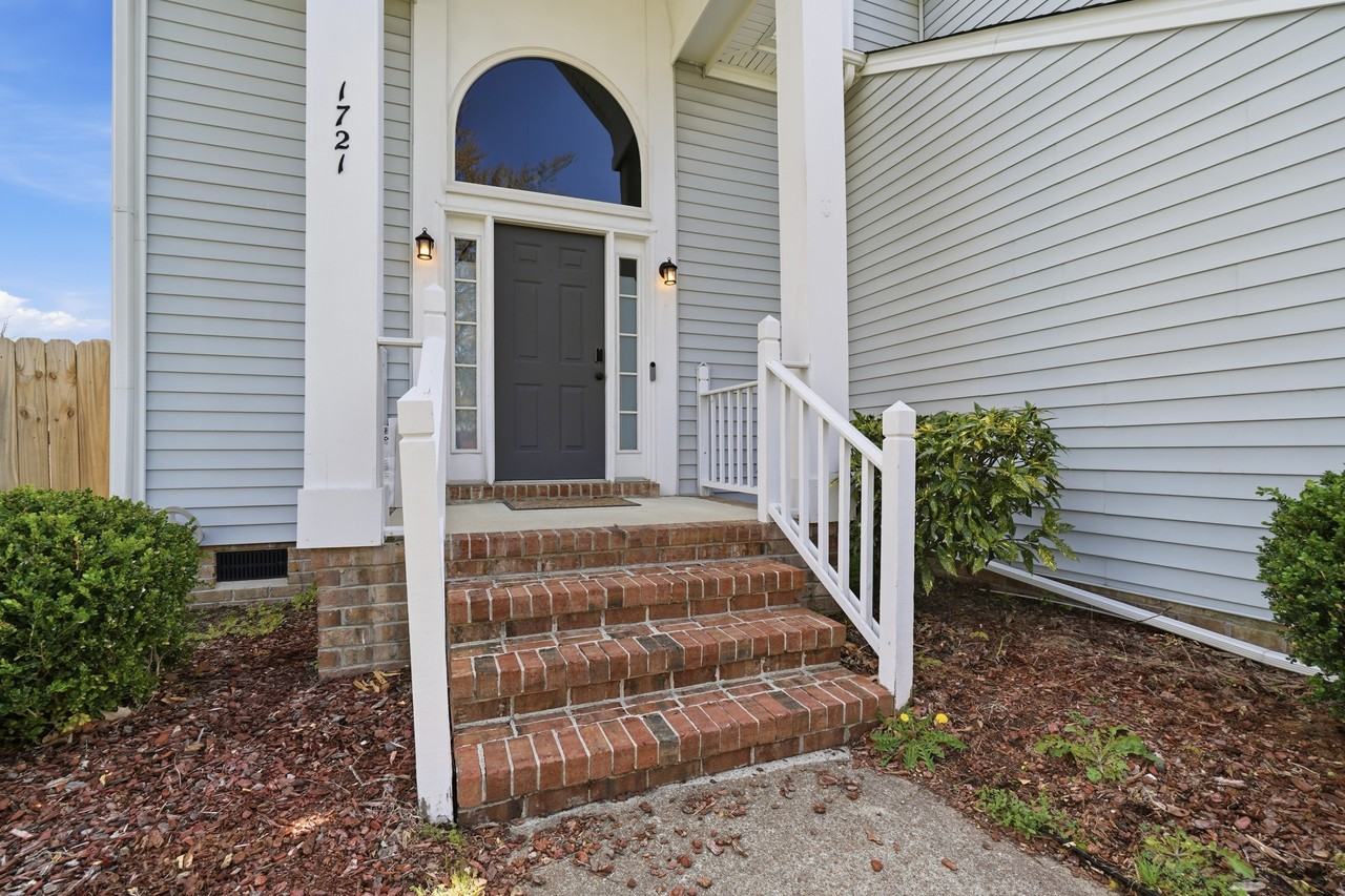 1721 Chestwood Dr #1 - Photo 4 of 40