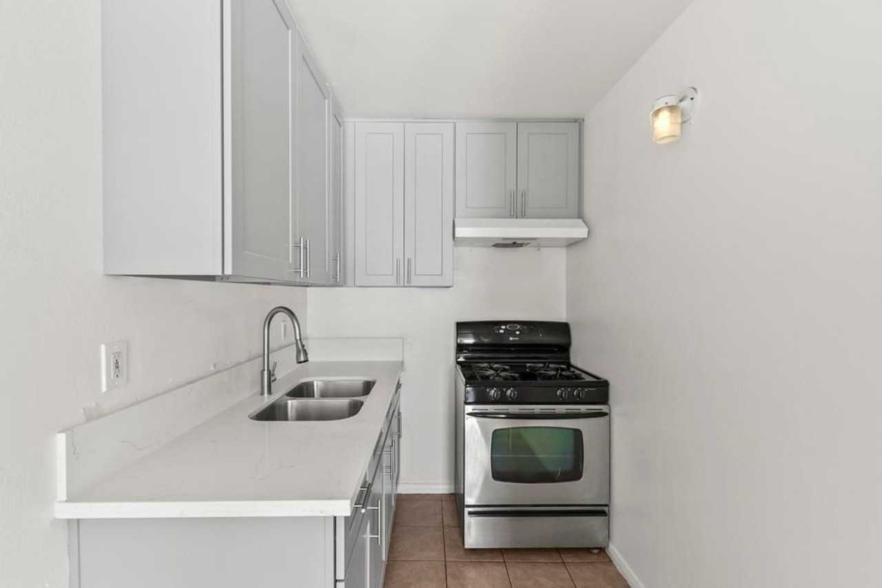 11645 Mapledale St - Photo 2 of 8