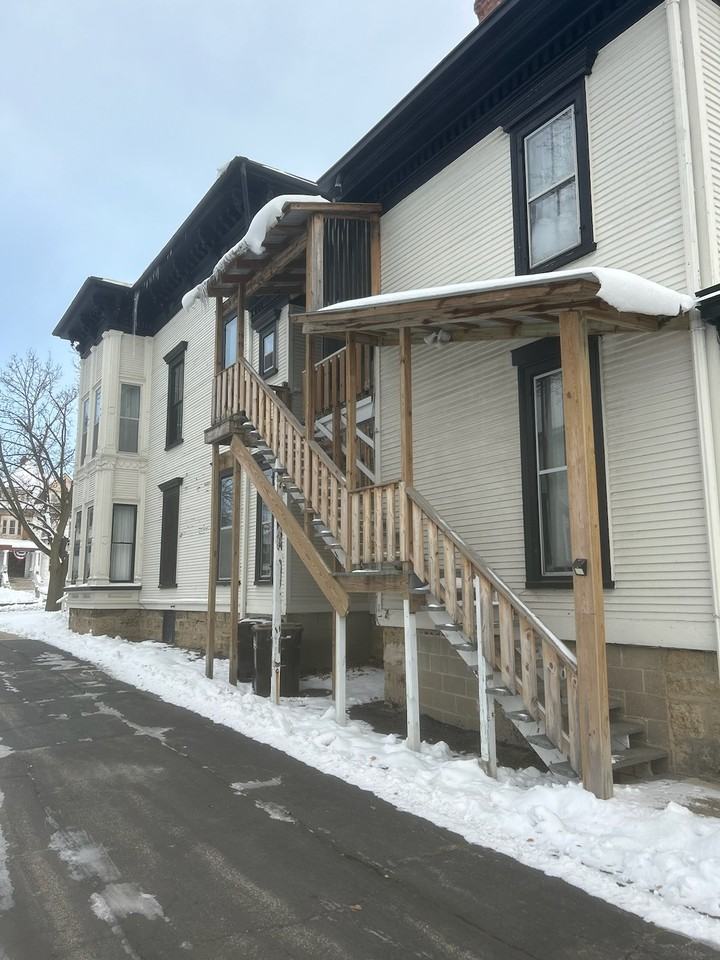 718 W Stephenson St Frnt S #3 - Photo 3 of 12