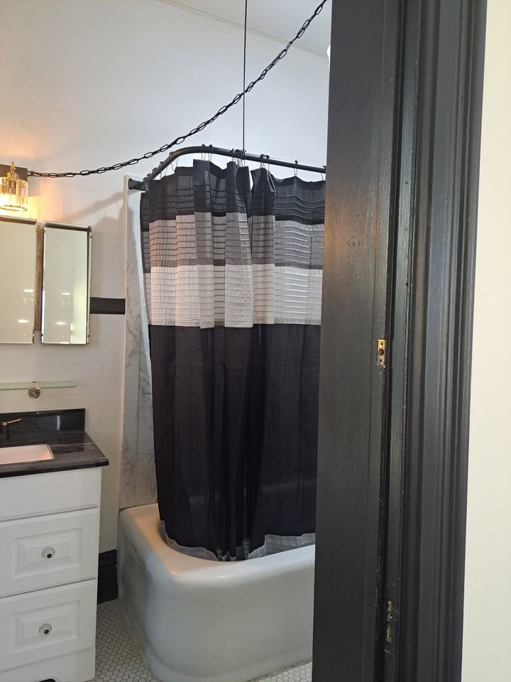 718 W Stephenson St Frnt S #3 - Photo 7 of 12