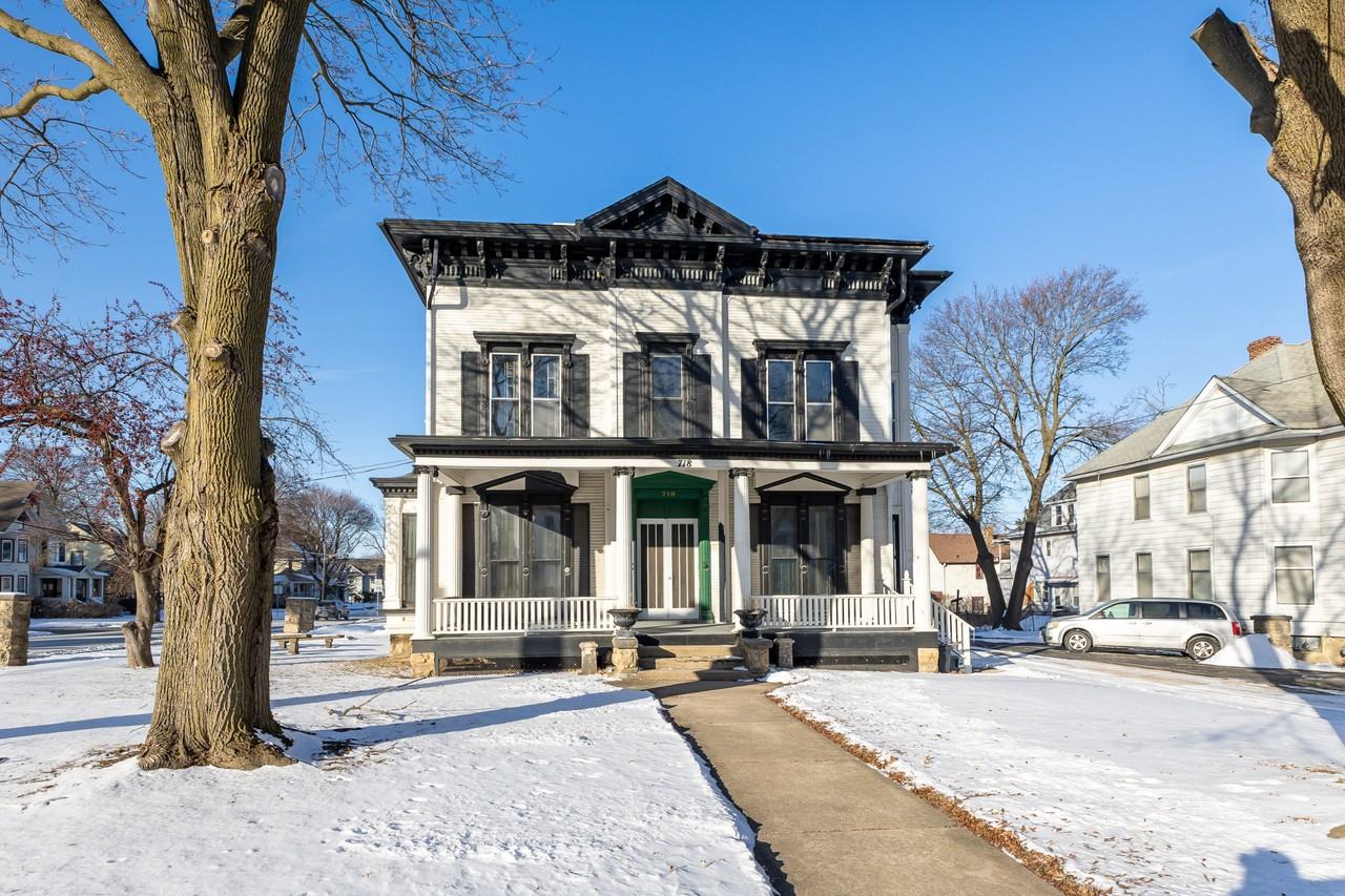 718 West Stephenson Street - 4Commercial PropertyOffice Space #0 - Photo 3 of 29