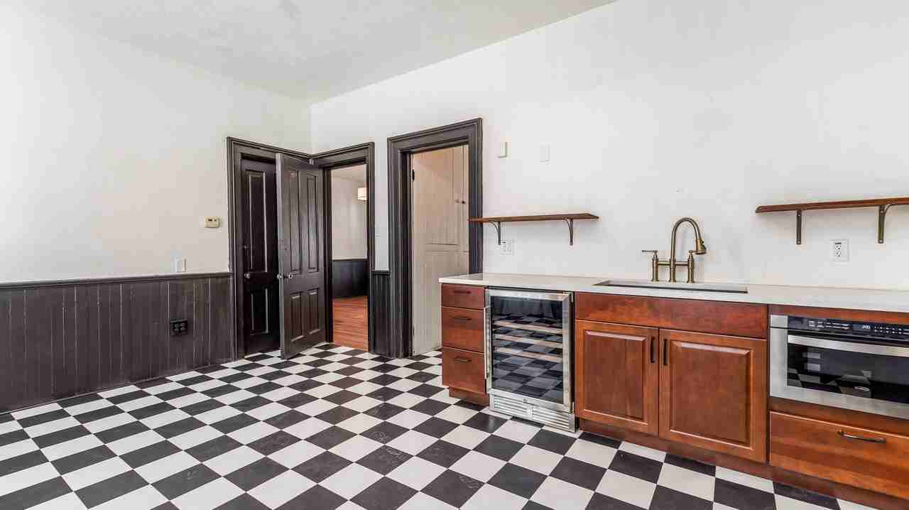 718 W Stephenson St Ofc 1 - Photo 7 of 12