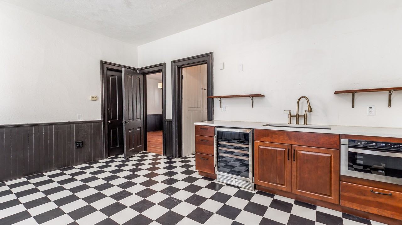 718 W Stephenson St Ofc 4 - Photo 5 of 13