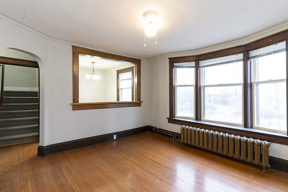 188 Queen St S - Photo 3 of 17