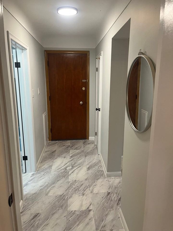 830 Robinson St - Photo 3 of 8