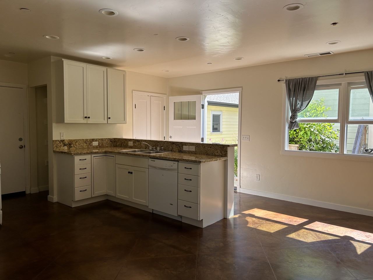 108 Myrtle St #108 - Photo 2 of 12