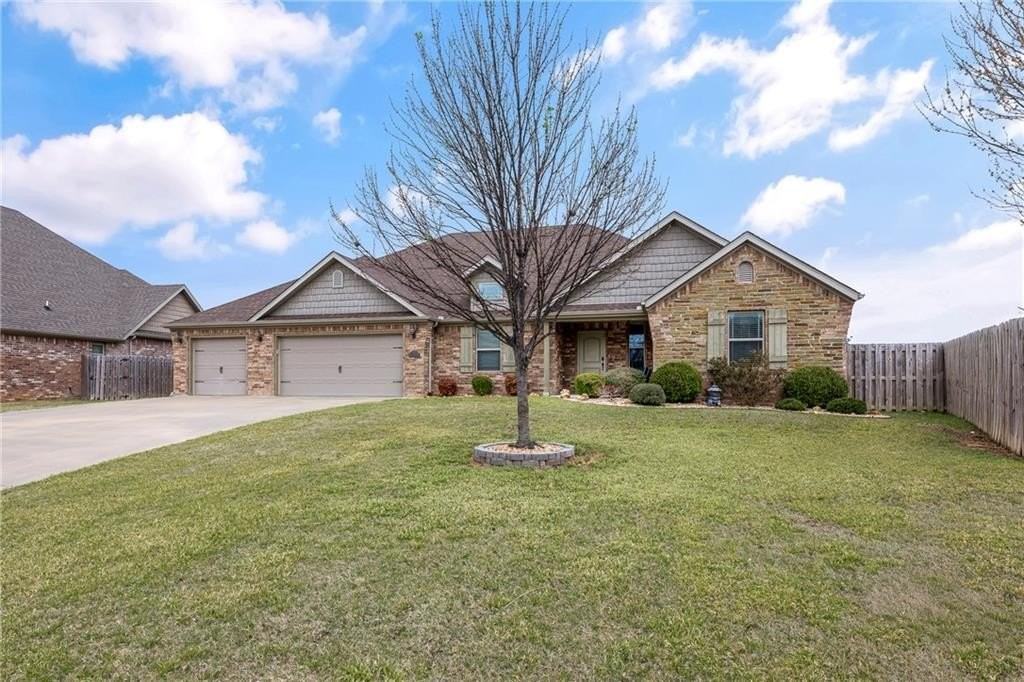 1221 Stoneybrook Ln - Photo 2 of 34