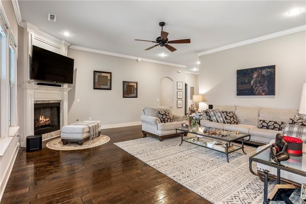 1221 Stoneybrook Ln - Photo 5 of 34