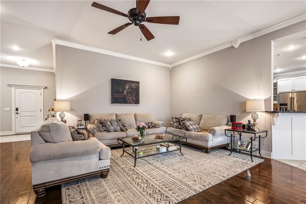 1221 Stoneybrook Ln - Photo 6 of 34