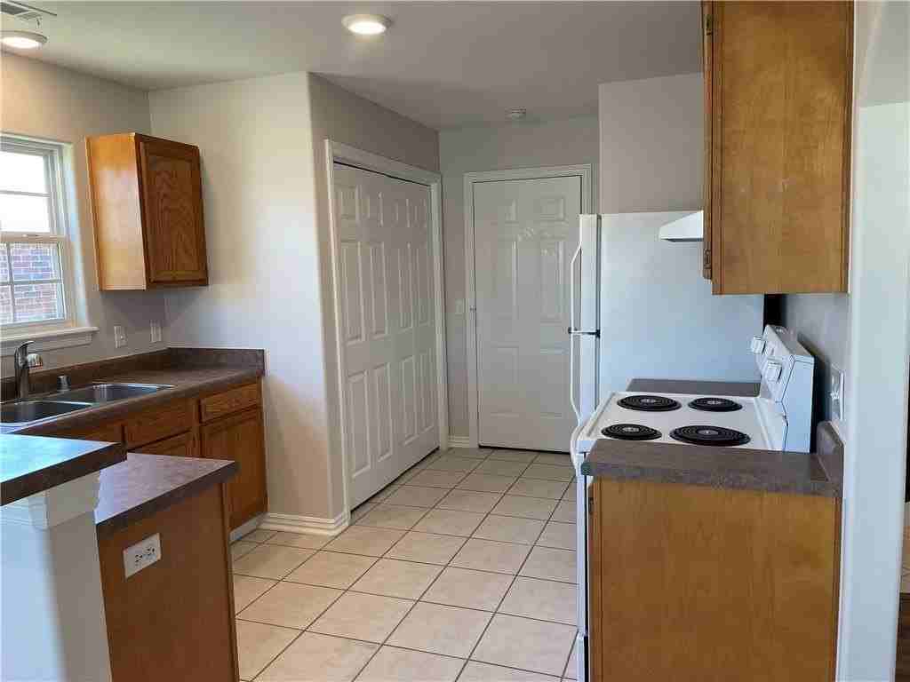 3704 Sw Moline Ave - Photo 3 of 29