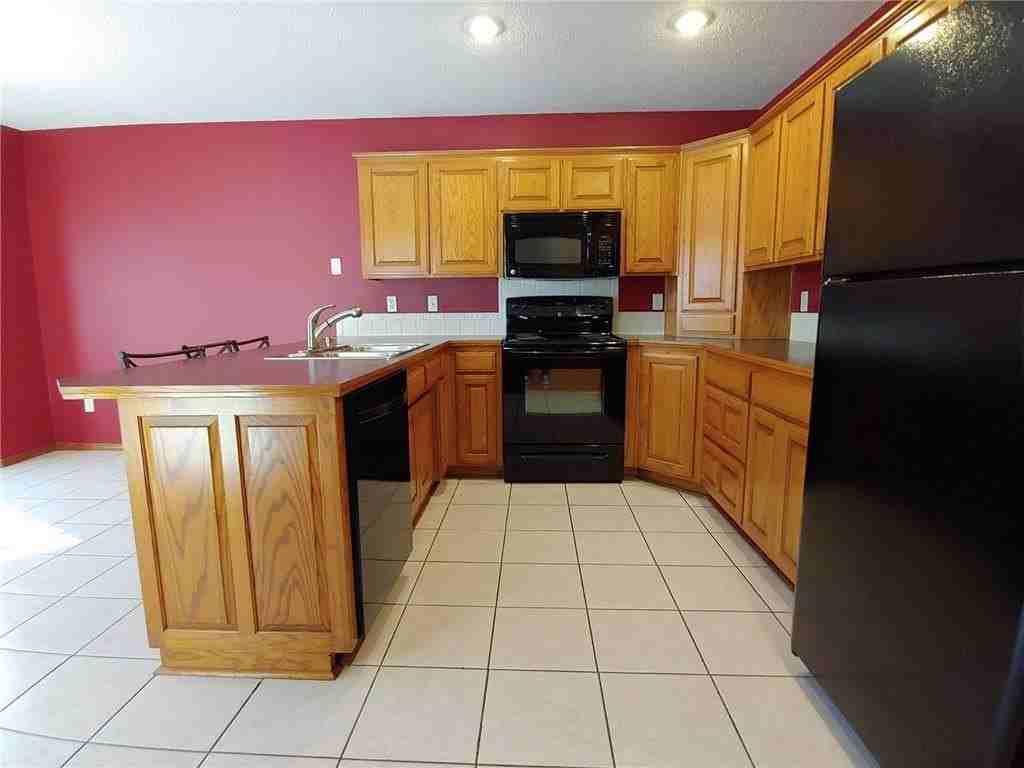 2112 Ford St - Photo 4 of 14