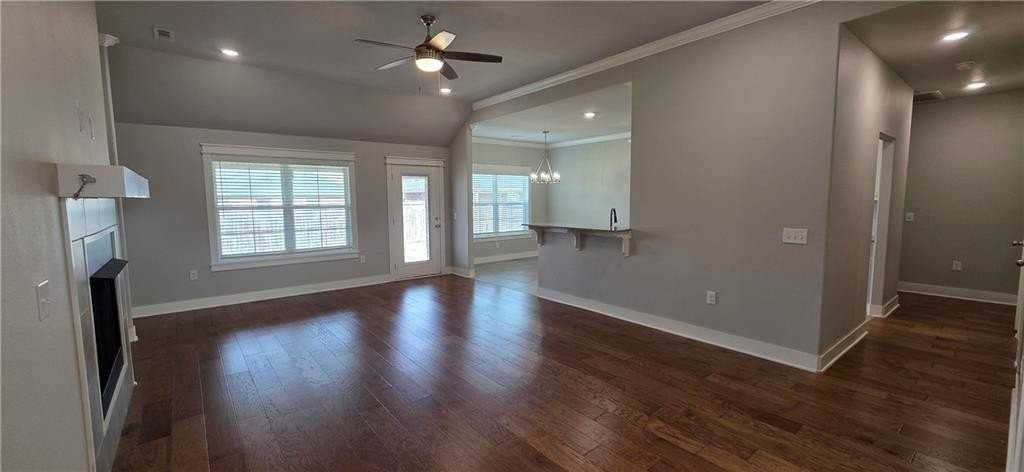 995 Jameson St - Photo 2 of 10