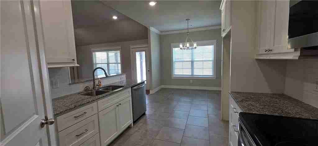 995 Jameson St - Photo 4 of 10