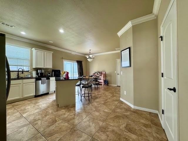 592 N Longfellow Ln - Photo 6 of 20