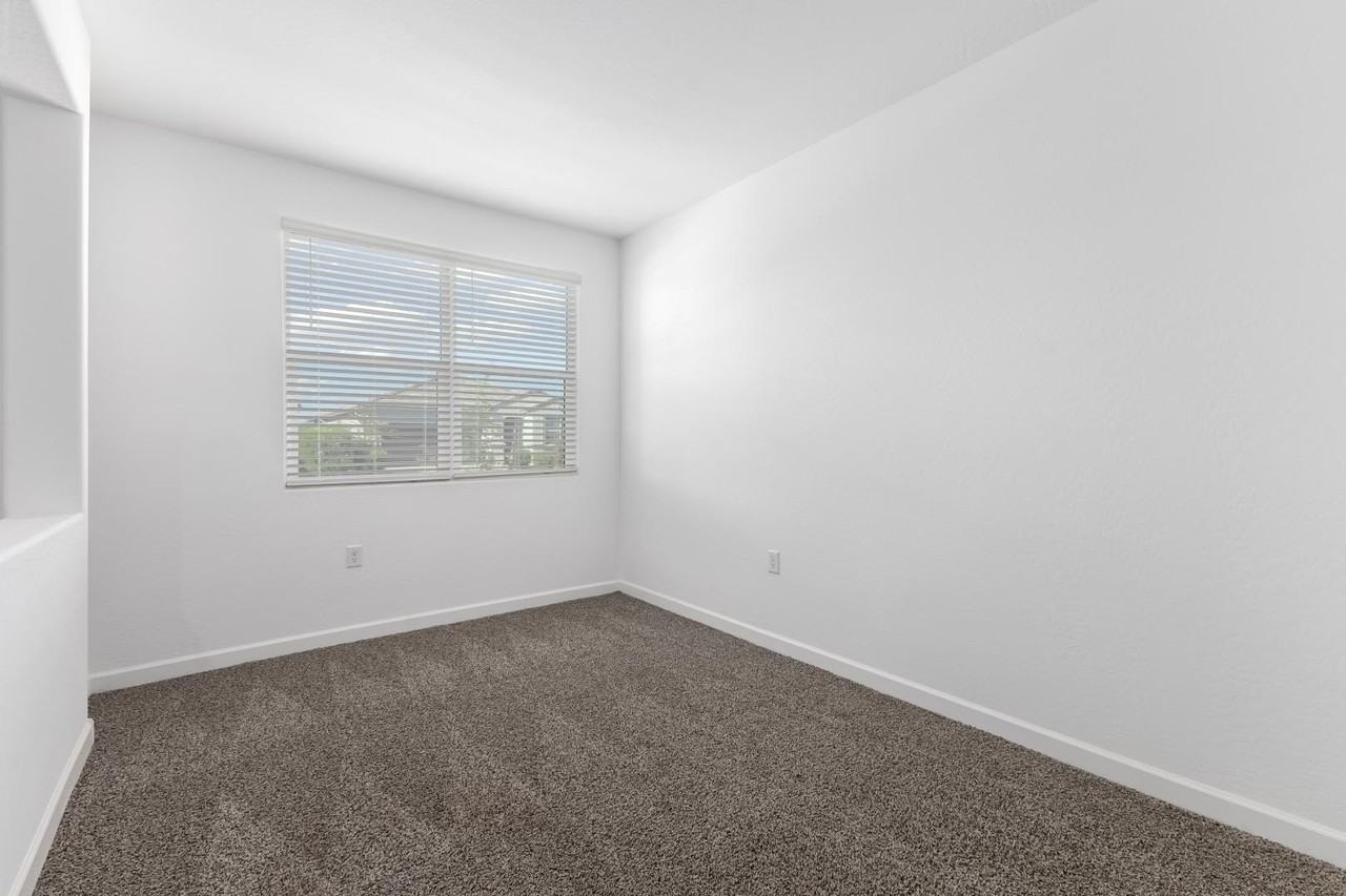 3241 E Shanley Ave - Photo 7 of 38