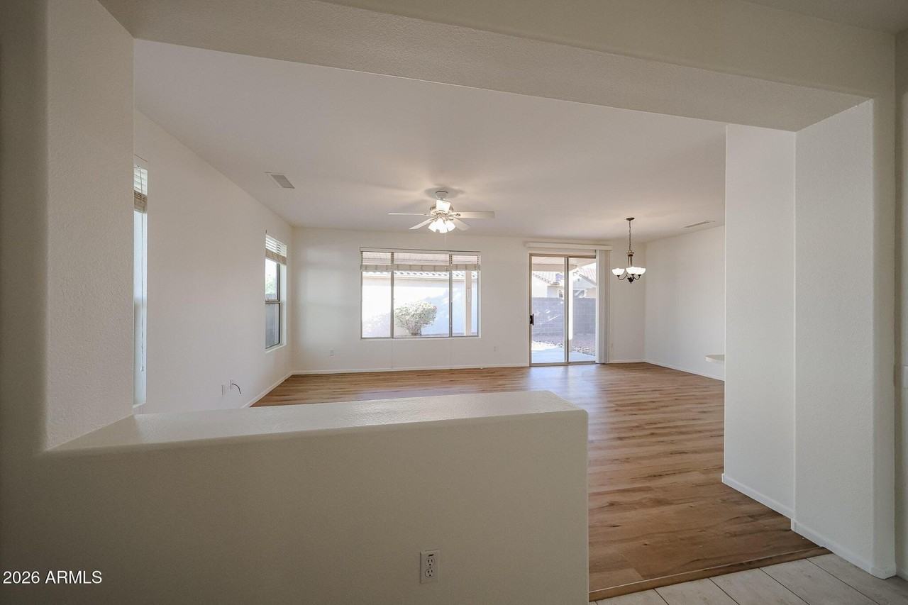 16149 W Quail Creek Ln - Photo 5 of 48