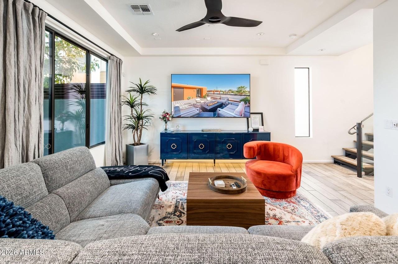 4416 N 27th Way - Photo 7 of 46