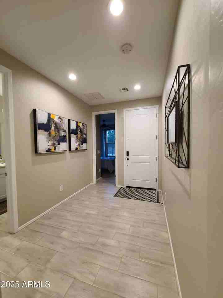 1666 E Lee Dr - Photo 2 of 30