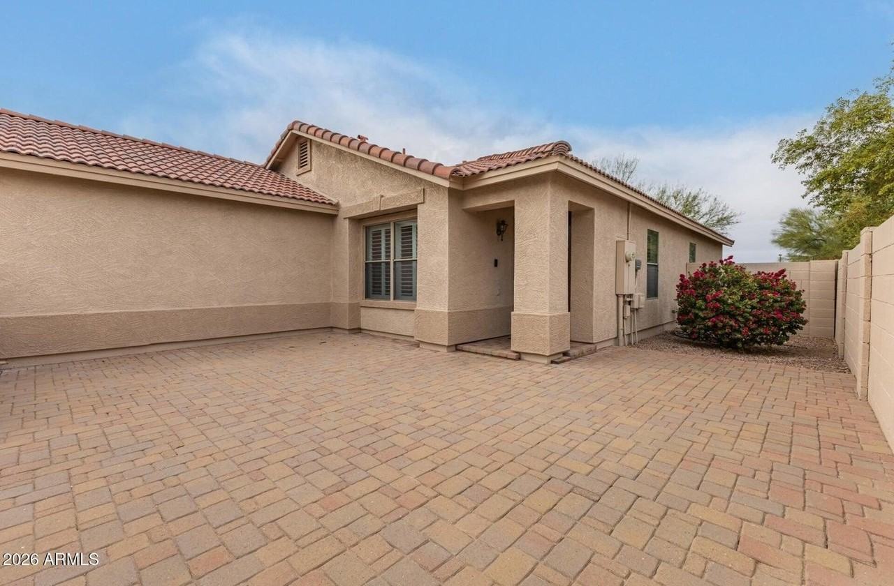 1014 E Milada Dr - Photo 2 of 31