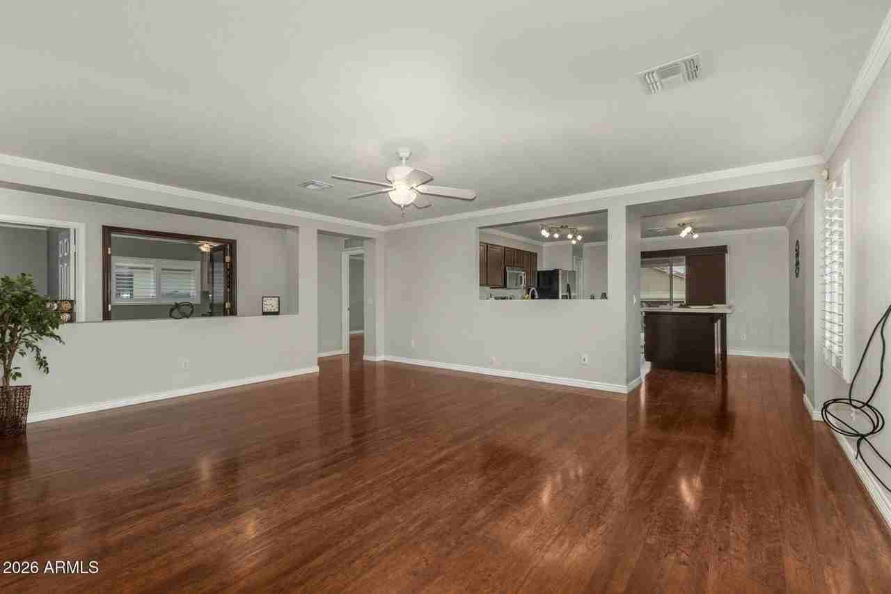 1014 E Milada Dr - Photo 5 of 31