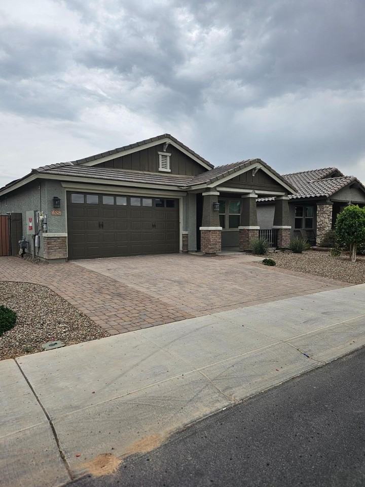 15092 W Portland St - Photo 2 of 29