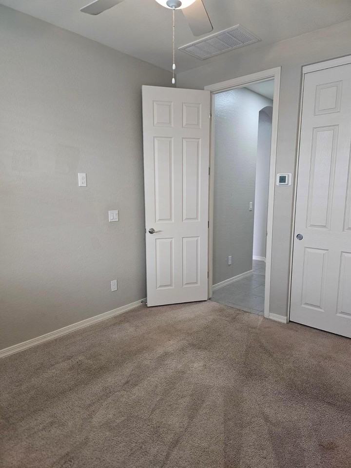 15092 W Portland St - Photo 3 of 29