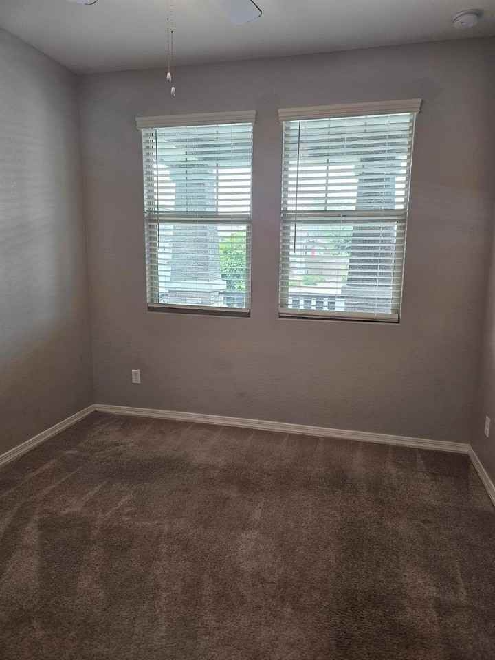 15092 W Portland St - Photo 6 of 29