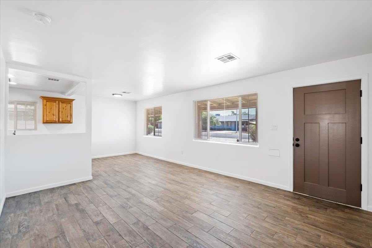 528 W 18th St - Photo 3 of 22