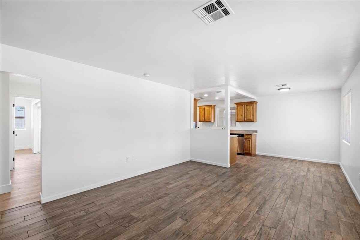 528 W 18th St - Photo 4 of 22