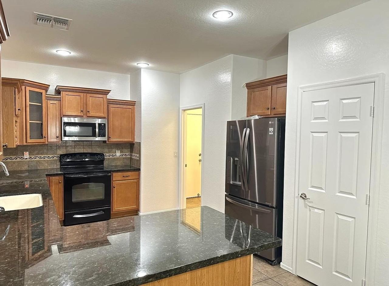 7706 S 24th Dr - Photo 2 of 25