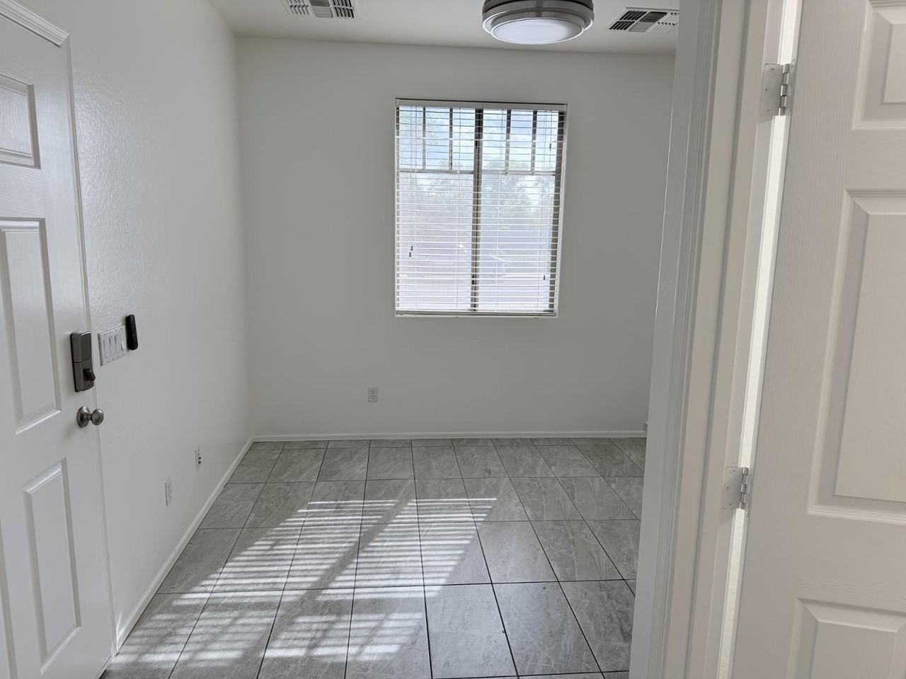 7706 S 24th Dr - Photo 5 of 25