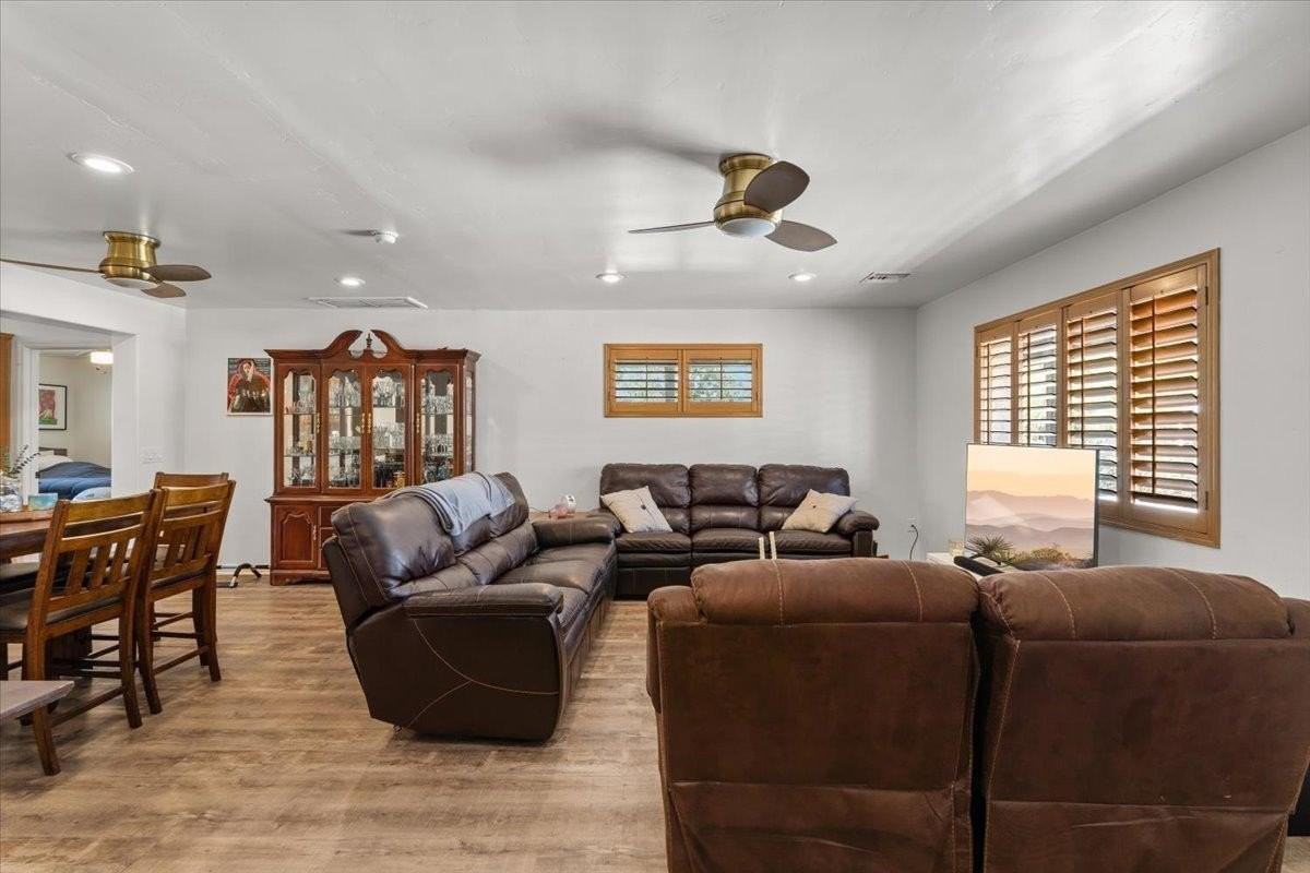 535 W 19th St - Photo 4 of 20