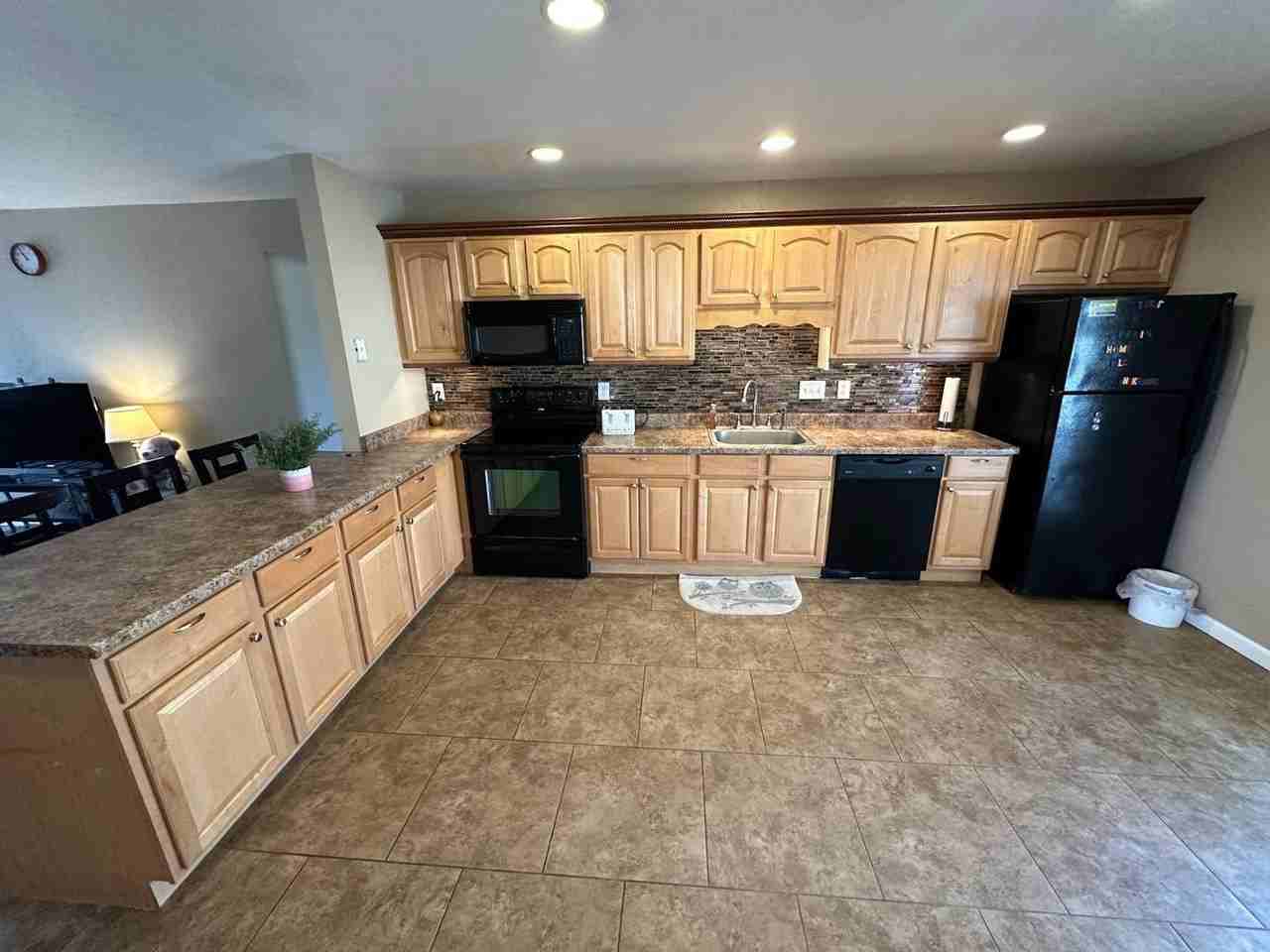 18202 N 33rd Ave - Photo 7 of 25