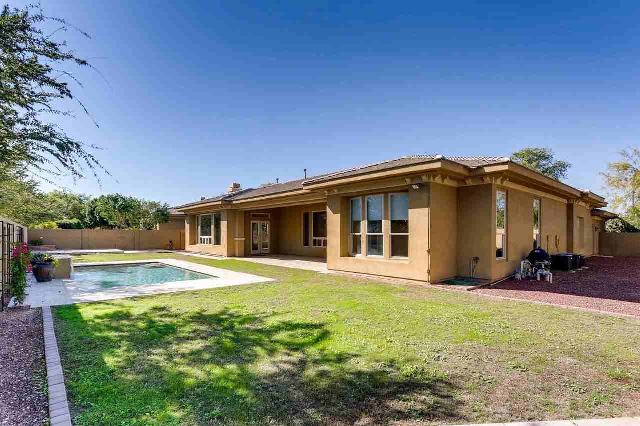 15865 W Vernon Ave - Photo 4 of 26