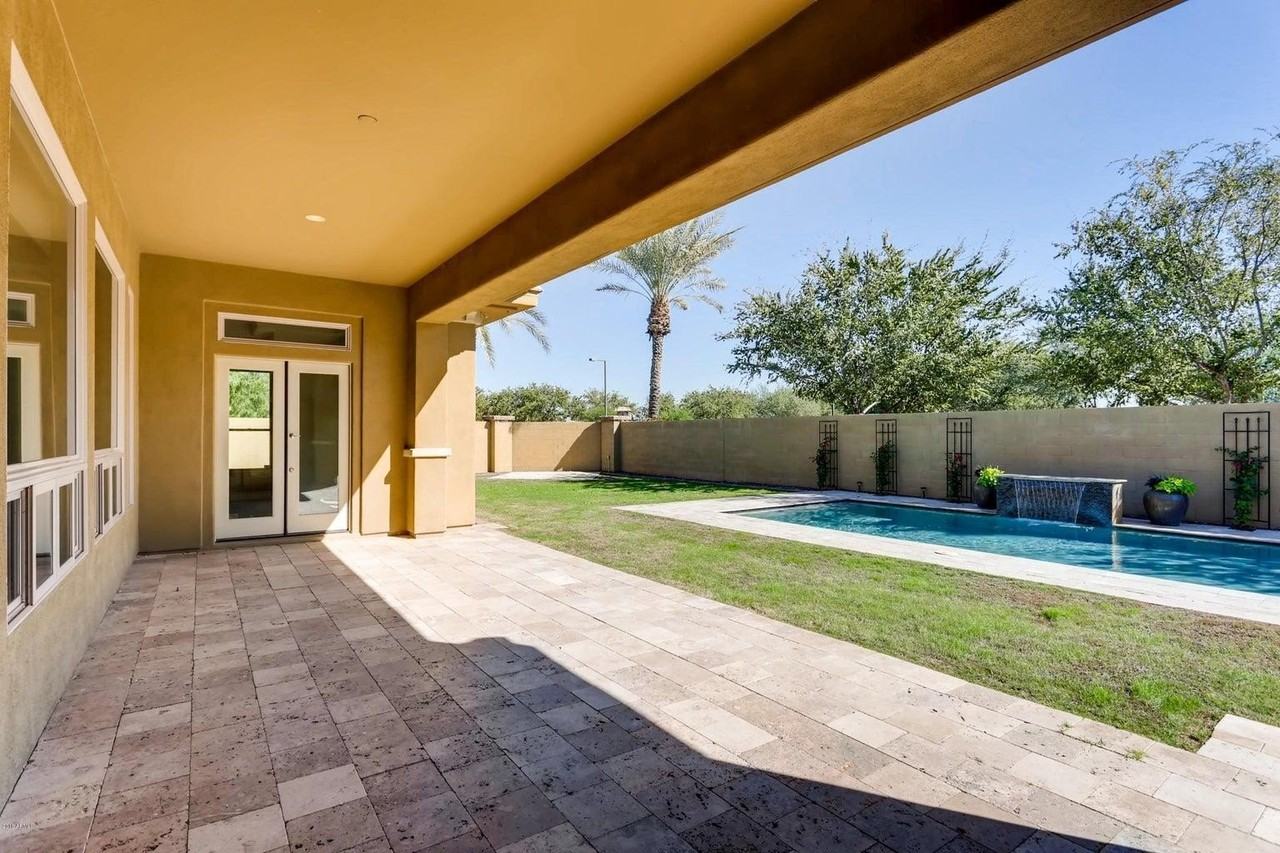 15865 W Vernon Ave - Photo 5 of 26