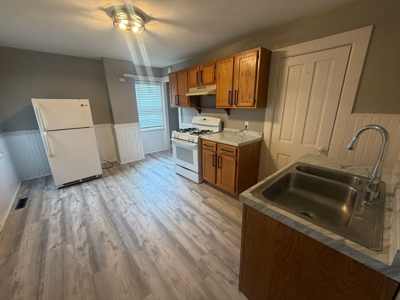 1729 N Warren Ave - Photo 2 of 16