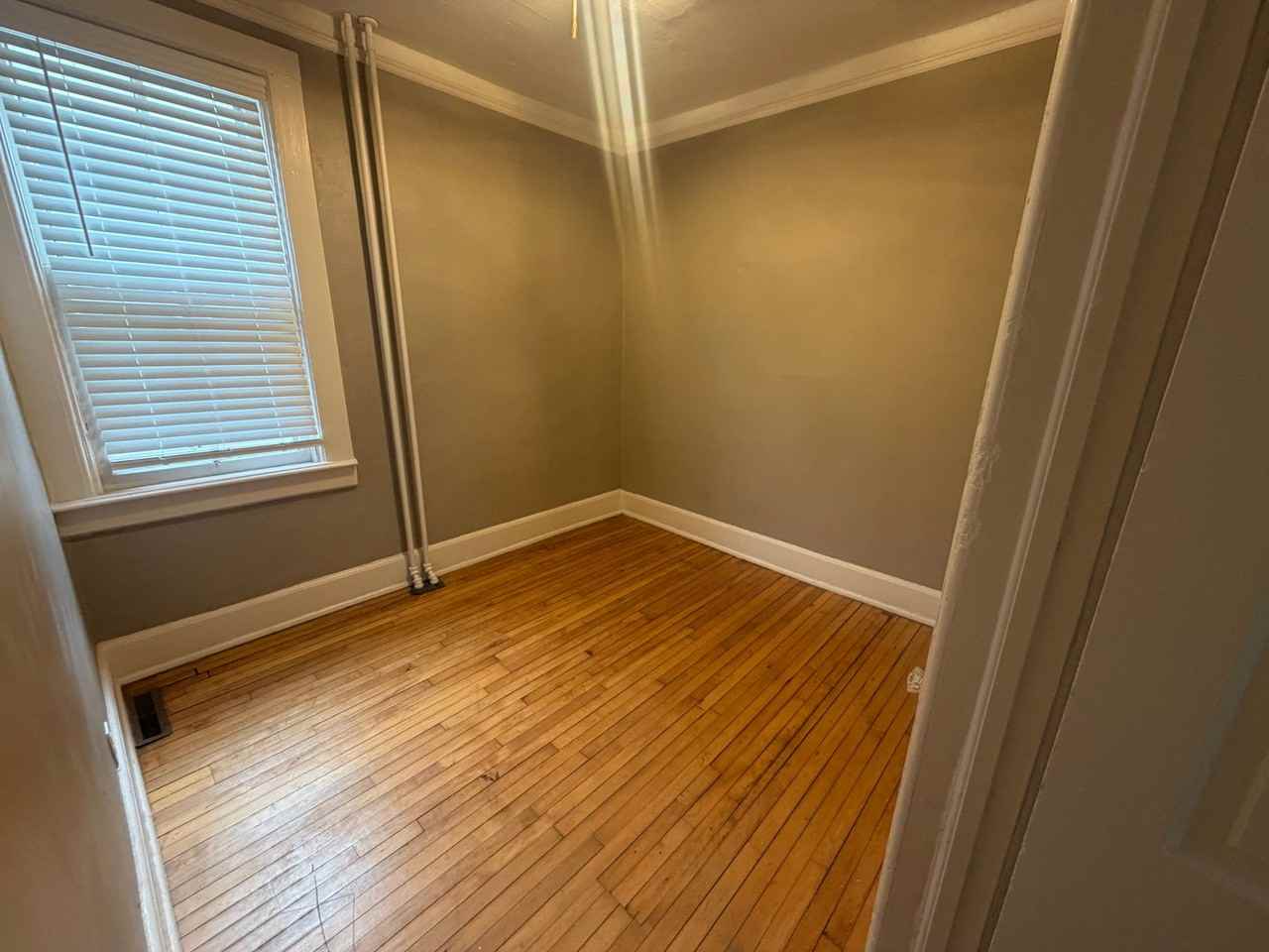 1729 N Warren Ave - Photo 4 of 16