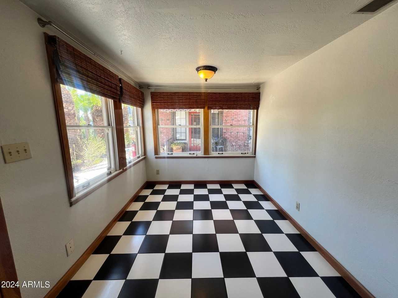 902 E Palm Ln Apt A - Photo 3 of 30