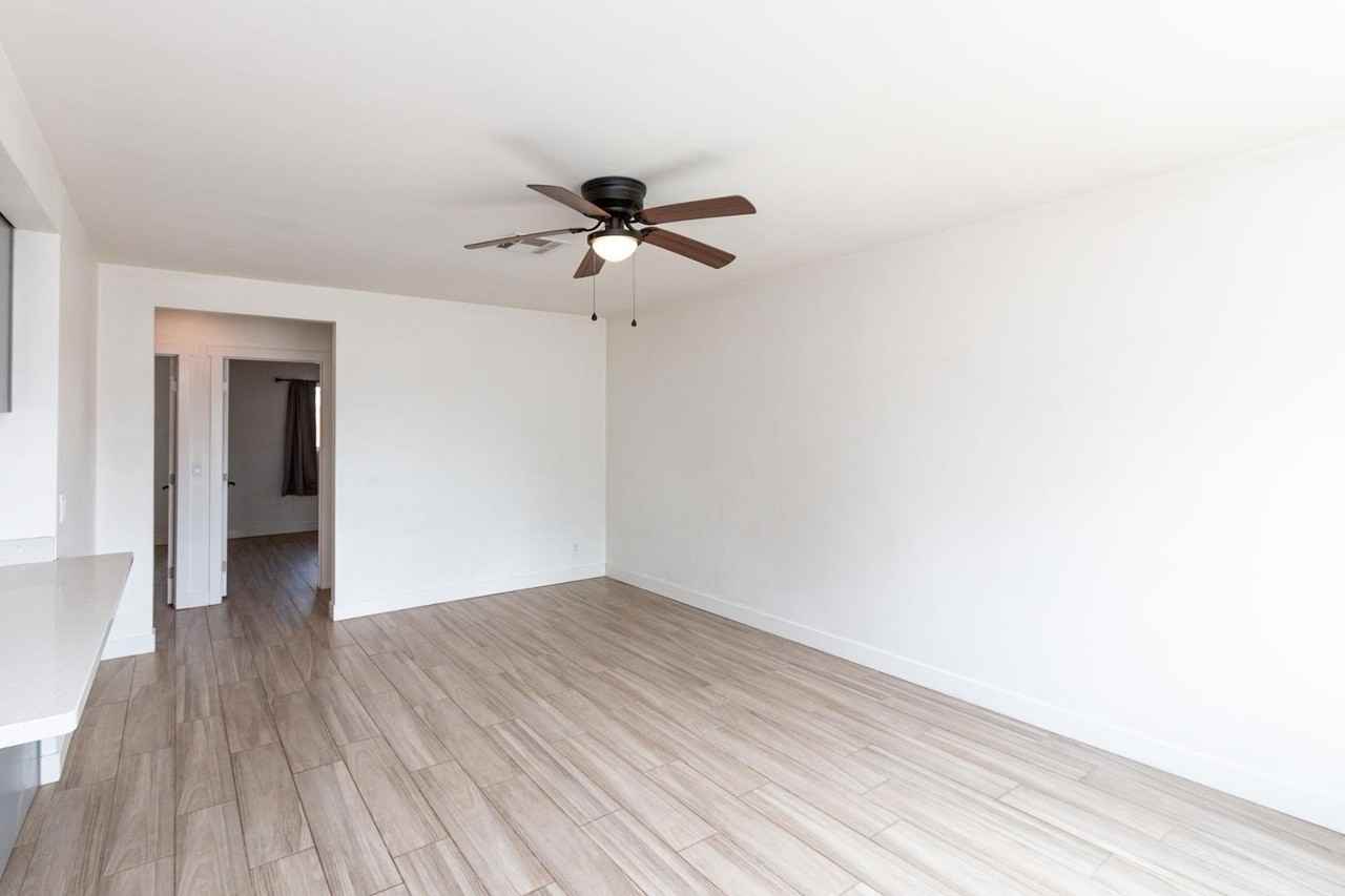 114 E Elliot Rd - Photo 5 of 12