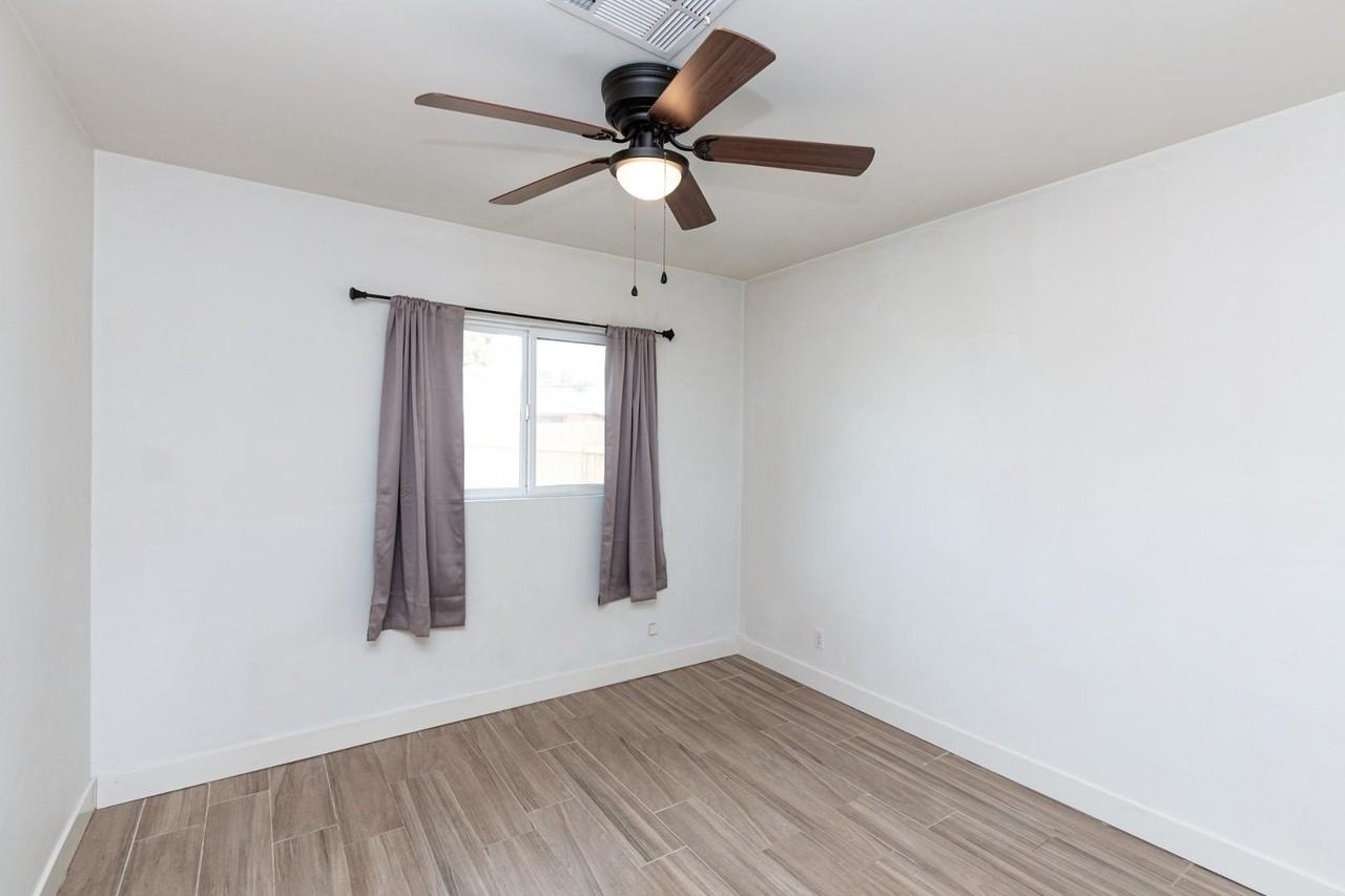 114 E Elliot Rd - Photo 7 of 12