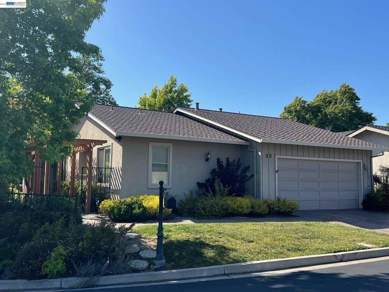 703 Paradise Valley Ct S - Photo 2 of 29