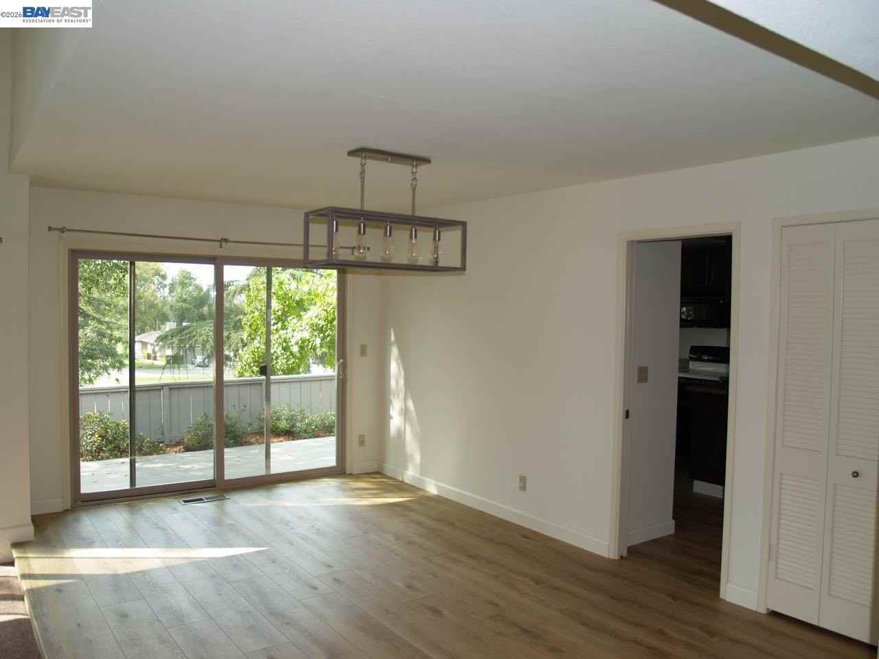 703 Paradise Valley Ct S - Photo 7 of 29